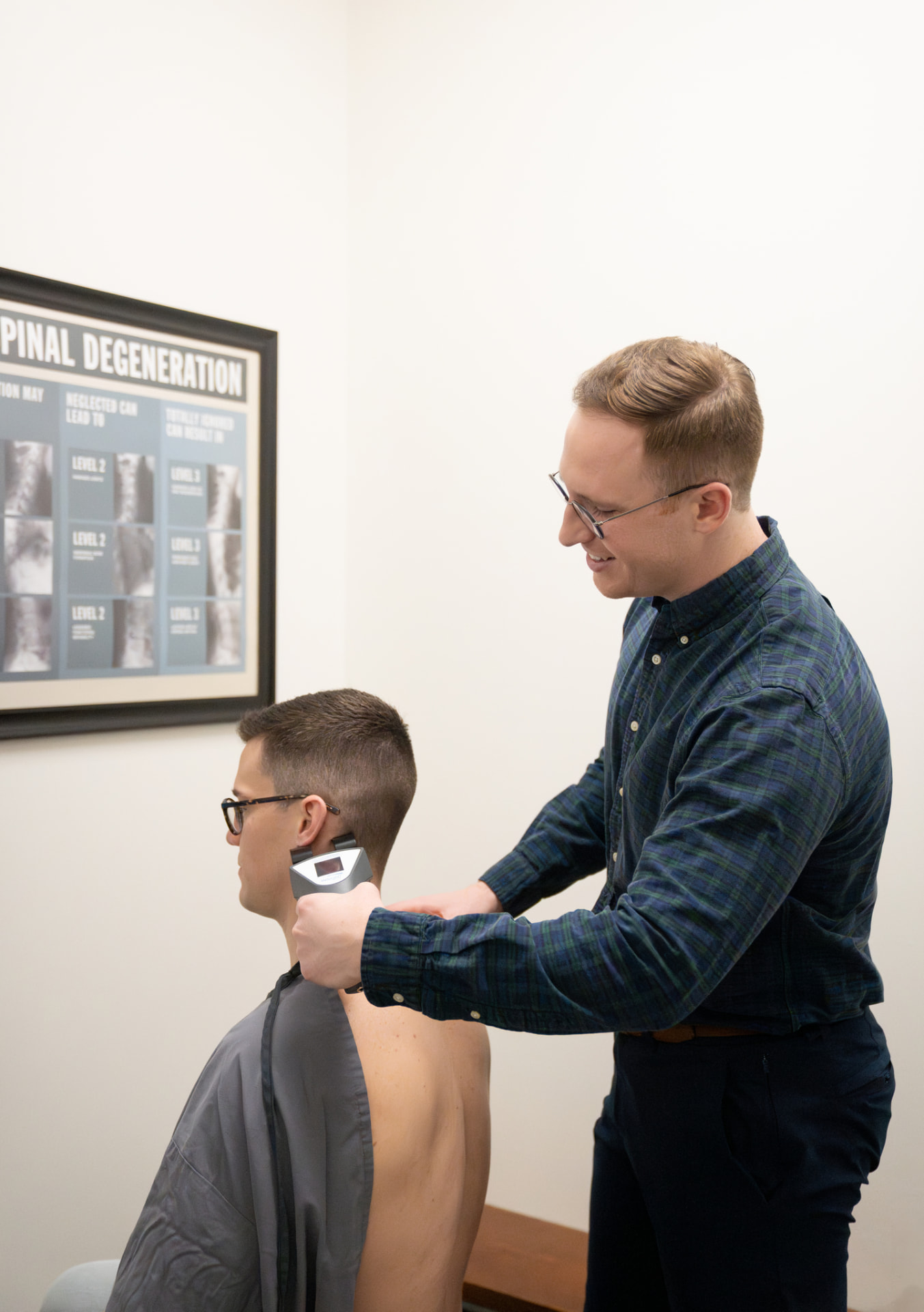 Dr. Blake performing a CLA Insight nervous system scan